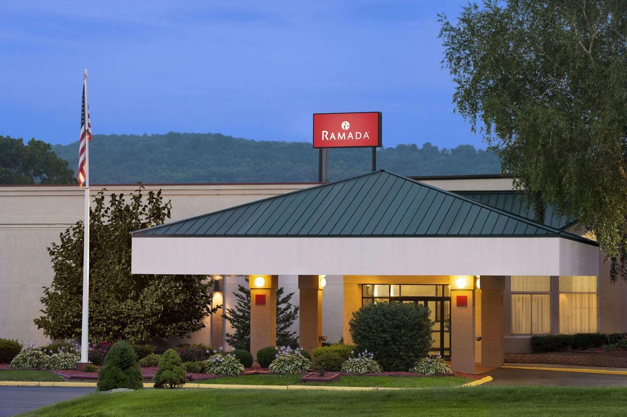 Ramada By Wyndham Cortland Hotel & Conference Center Exterior foto